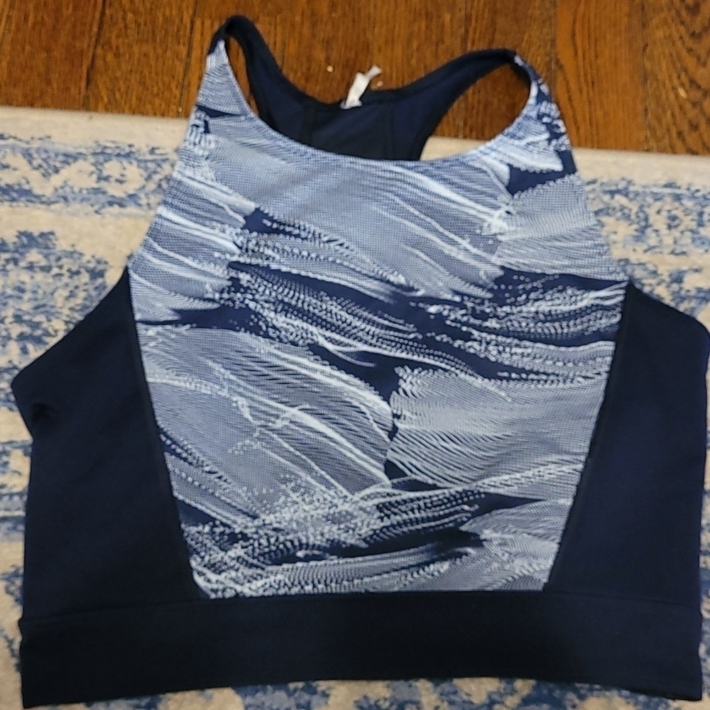 Under Armour navy blue sz medium crop top razor back WL29